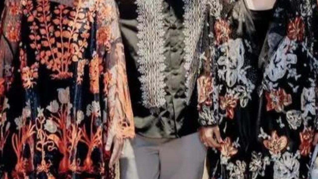 Kahiyang dan Erina memukau dengan dress berbordir dari Biyan. Keduanya juga memilih anting-anting model serupa.