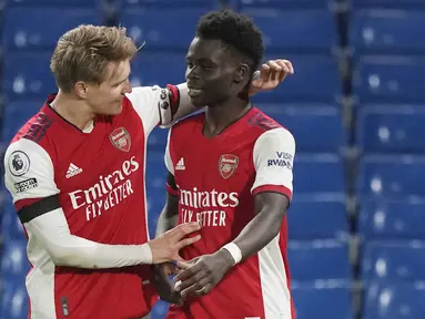 Arsenal sukses menaklukkan Chelsea pada laga Liga Inggris 2021/2022 pekan ke-33 yang digelar di Stamford Bridge, Kamis (21/4/2022). Bukayo Saka sukses membawa The Gunners menumbangkan tuan rumah Chelsea dengan skor 4-2. (AP/Frank Augstein)