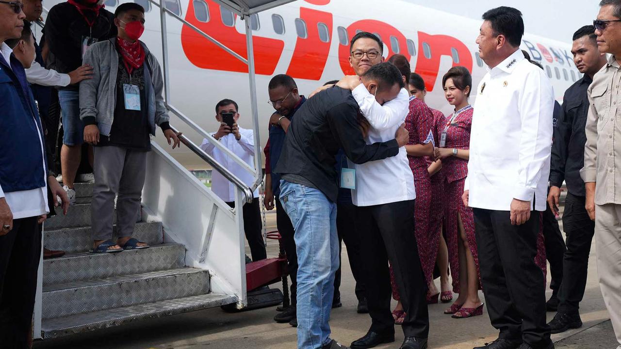 FOTO: 400 WNI Korban TPPO dari Myanmar Tiba di Tanah Air