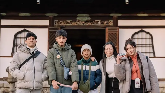 Potret Hesti Purwadinata dan Edo Borne Ajak Anak Liburan di Jepang (credit: instagram/hestipurwadinata)