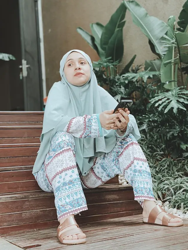Tetap Cantik , Ini 5 Potret Nycta Gina Saat Berpakaian Sederhana