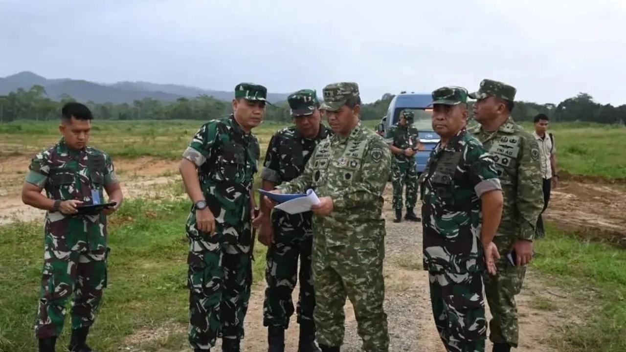 FOTO: Kaskoopsudnas Tinjau Kesiapan Operasi Lanud Haluoleo