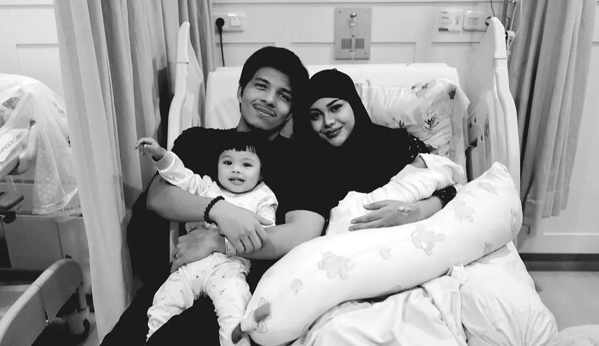 Aurel Hermansyah baru saja melahirkan anak keduanya melalui proses persalinan caesar di salah satu rumah sakit Jakarta pada tanggal cantik, yaitu 11 November 2023.