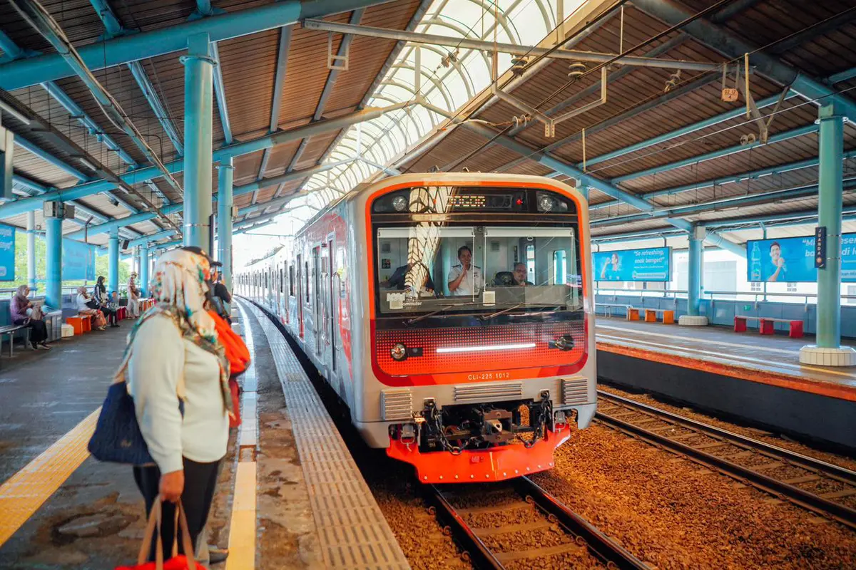 KAI Commuter mengoperasikan dua rangkaian KRL baru diproduksi PT INKA (Persero). (Dok KCI)