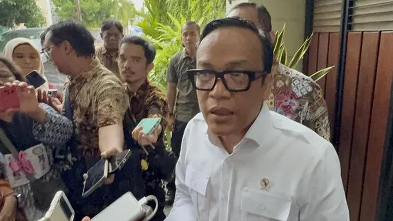 Wamenaker Ebenezer Tiba di Gedung KPK Usai Terjaring OTT, Nasib Ditentukan 1x24 Jam
