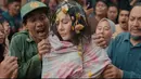Teaser foto dan trailer yang telah dirilis menunjukkan kemiripan yang mencolok antara para pemain dan tokoh aslinya. Ekspresi Wulan Guritno sebagai Rihanah, dinilai sangat mirip dengan sosok aslinya. Ekspresi wajah Wulan Guritno yang murung dan dahi berkerut dalam salah satu foto teaser memicu berbagai komentar di media sosial. Salah satu cuplikan trailer bahkan menampilkan adegan Wulan Guritno dilempari telur, menambah intrik dan ketegangan dalam cerita. (Liputan6.com/IG/@tissabiani)
