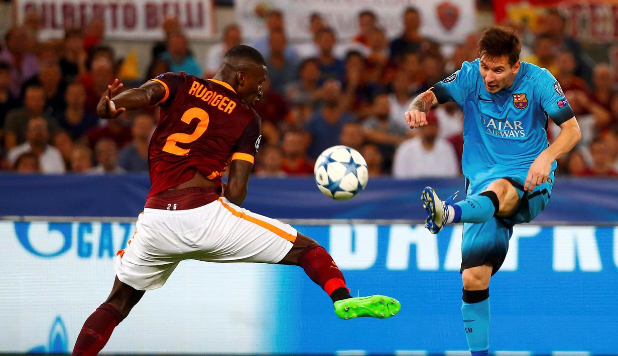 Aksi Lionel Messi saat melawan AS Roma dalam laga Grup E Liga Champions di Stadion Olimpico, Kamis (17/9/2015) dini hari WIB. (Reuters/Tony Gentile)