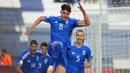 Selebrasi gelandang Timnas Italia U-20, Cesare Casadei setelah mencetak gol ke gawang Kolombia pada laga babak perempatfinal Piala Dunia U-20 2023 di Bicentenario Stadium, San Juan, Argentina (3/6/2023). Cesare Casadei yang kini membela Chelsea U-21 sementara memimpin daftar 8 pencetak gol terbanyak Piala Dunia U-20 2023 dengan torehan 6 gol dan 2 assist dari 5 laga bersamaa Timnas Italia. Ia juga menjadi satu-satunya pemain dalam daftar yang masih bertahan hingga memasuki babak semifinal. (AP Photo/Natacha Pisarenko)