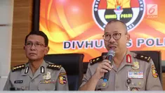 Polisi tengah mengidentifikasi jasad dua orang berinisial AS dan INS, yang diduga pelaku peledakan bom Kampung Melayu, Jakarta Timur.