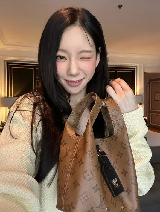 <p>Mari lihat kecantikannya dari jarak yang lebih dekat lagi. (Foto: Instagram/ taeyeon_ss)</p>