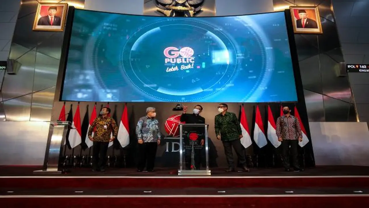 Seremoni PT BJB Sekuritas Jawa Barat sebagai Perusahaan Efek Daerah (PED) Pertama dan PT Mandiri Sekuritas sebagai Anggota Bursa Pertama PED di BEI, Jumat (8/10/2021). (Dok: BEI)