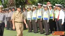 Citizen6, Sidrap: Wakil Bupati (Wabup) Sidrap H Dollah Mando memimpin apel Operasi Ketupat 2012 dan menginpeksi pasukan pada, Sabtu (11/8). (Pengirim: Abdi Mantaring)