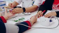 Sejalan dengan program Kementerian Kesehatan (Kemenkes) Dexa Group menjalankan kerjasama dengan 1.400 apotek dan klinik di seluruh Indonesia melakukan skrining kesehatan gratis (rapid test). (Ist)