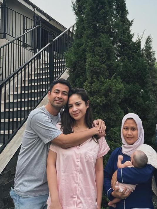 Keberadaan Lily sebagai anak Rafi-Nagita, adik Rafathar-Rayyanza, dan cucu Amy Qanita-Rieta Amilia di istana Andara sukses mencuri perhatian. (Liputan6.com/IG/@raffinagita1717)