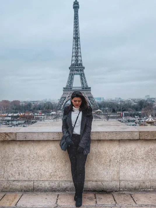 Tak jarang, Vindy diajak travelling ke luar negeri bersama keluarga Ashanty. Salah satunya, dia dan keluarga Ashanty berlibur ke Paris. (Liputan6.com/IG/@vindykagiselle)