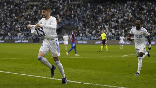 Foto: Federico Valverde Hentikan Kejaran Gol Penyeimbang Barcelona atas Real Madrid di Laga El Clasico Piala Super Spanyol