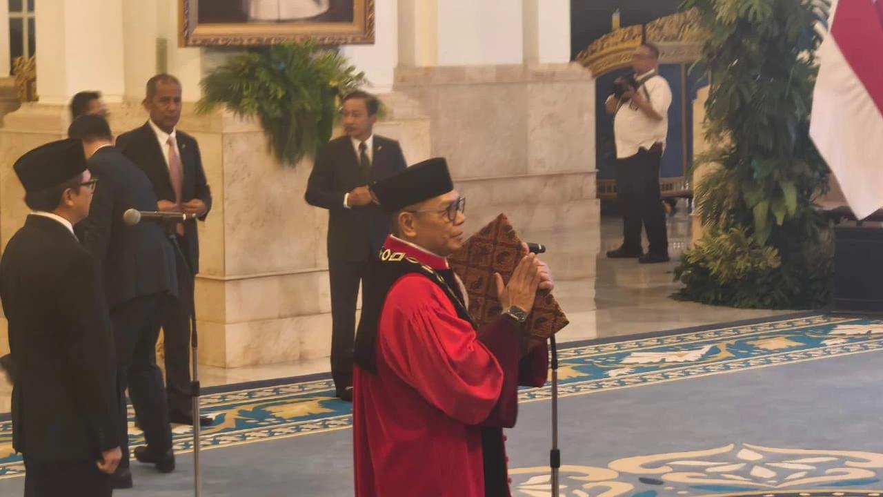 Adies Kadir dilantik jadi Hakim MK
