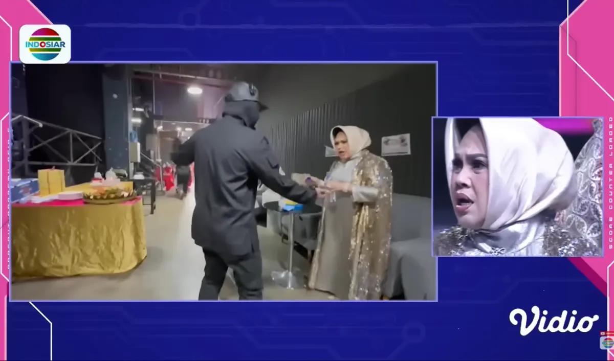 Hetty Koes Endang menyampaikan hal tersebut kepada rekan-rekan host yakni Irfan Hakim dan Ramzi. Hetty Koes Endang tampak begitu kesal.