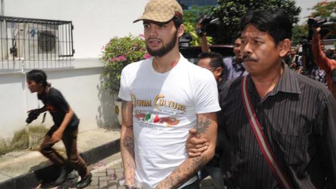 Tangan diborgol, Diego Michiels tiba di Kejari Jakpus