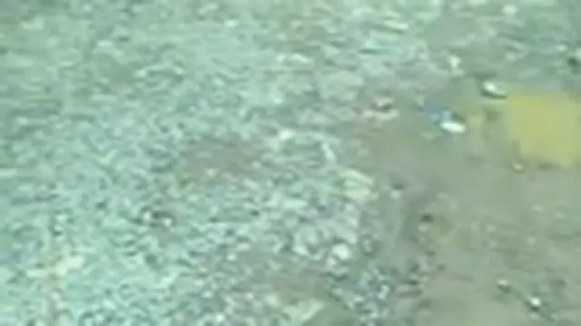 Ruas Jalan Kampung Karag Rusak dan Terbengkalai