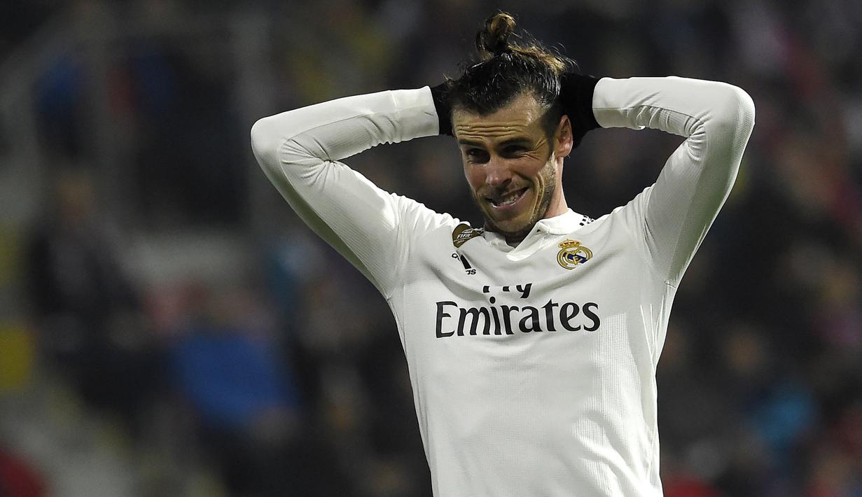 8. Gareth Bale - Bale bergabung dengan skuat Real Madrid usai menggelontorkan dana sebesar 100 juta euro untuk Tottenham. (AFP/Michal Cizek)