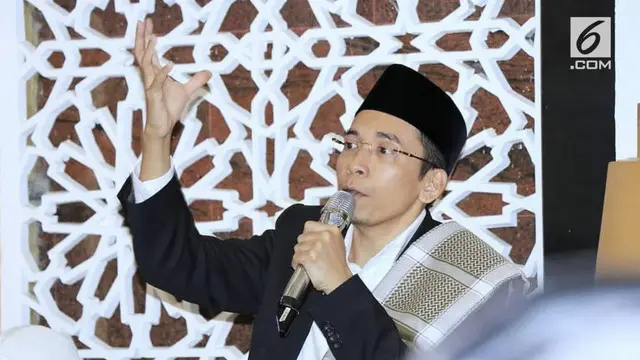 Gubernur NTB Tuan Guru Bajang (TGB) Zainul Majdi membuktikan dukungannya kepada Presiden Joko Widodo atau Jokowi dengan mundur dari Partai Demokrat.