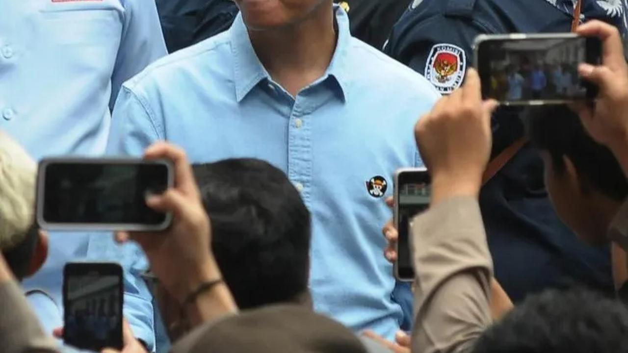 Begitu juga dengan pasangannnya, Gibran juga terlihat mendampingi Prabowo di momen itu.