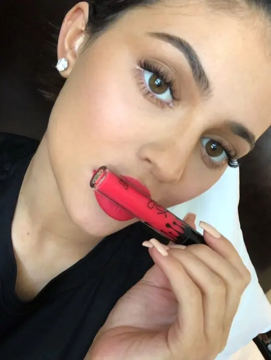 Kini Kylie Jenner tengah berusaha untuk menyeimbangkan bisnisnya yang sudah mendunia dan waktunya sebagai seorang ibu. (instagram/kyliejenner)