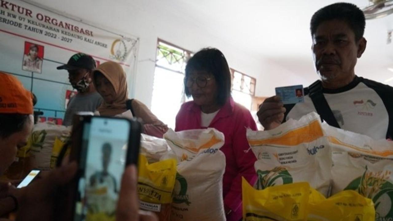 Bantuan Pangan Bulog Sasar Ribuan Warga Jakarta Barat, Distribusi Berjalan Lancar