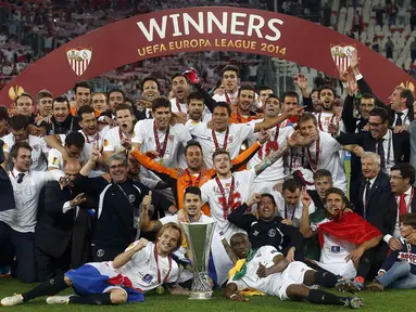 Sevilla mengukuhkan diri sebagai kampiun Liga Europa usai menumbangkan Benfica di laga final, Turin, Italia, (15/5/2014). (REUTERS/Albert Gea)