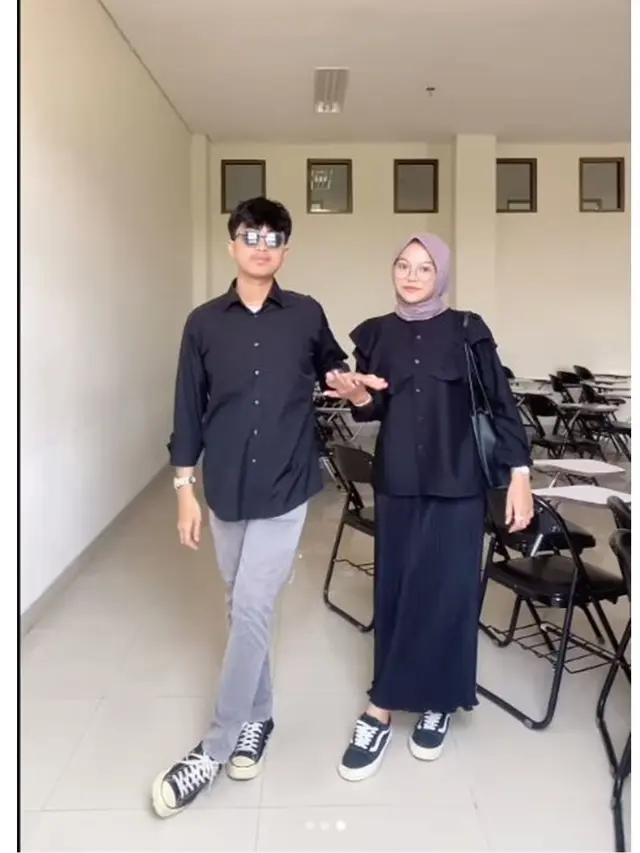 Pasangan Kekasih Ini Sering Pakai Baju Couple ke Kampus, 6 Potretnya Serasi Banget