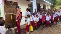 Luna Maya Resmikan Gedung Sekolah Baru di NTT (Sumber: Instagram/lunamaya)