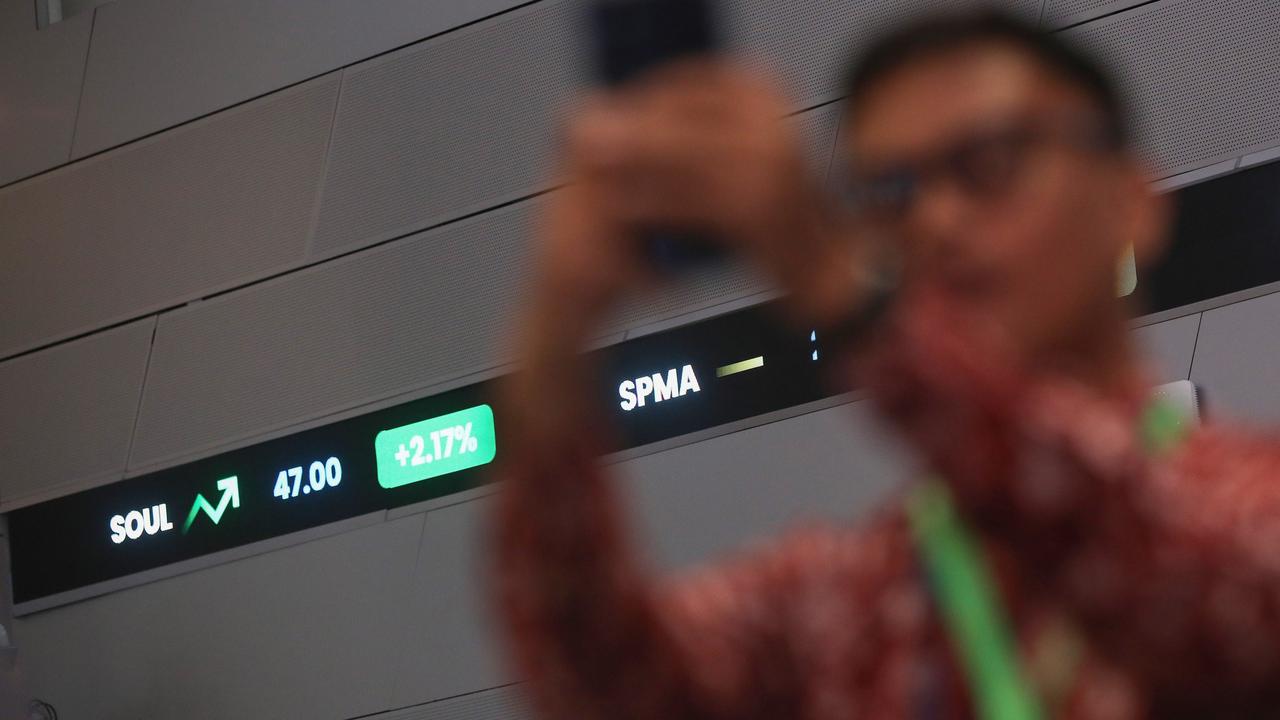 Menkeu Sri Mulyani buka perdagangan bursa tahun 2025