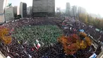 Puluhan ribu warga korsel turun ke jalan berunjuk rasa menuntut Presiden Park Geun-Hye mundur dari jabatannya, Korea Selatan, Sabtu (12/11). Park Geun-Hye diminta mundur atas tuduhan korupsi, kolusi, dan nepotisme (KKN). (REUTERS/Jeon Heon-kyun)