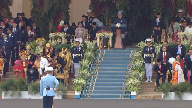 Presiden Prabowo pimpin upacara penurunan bendera di Istana.
