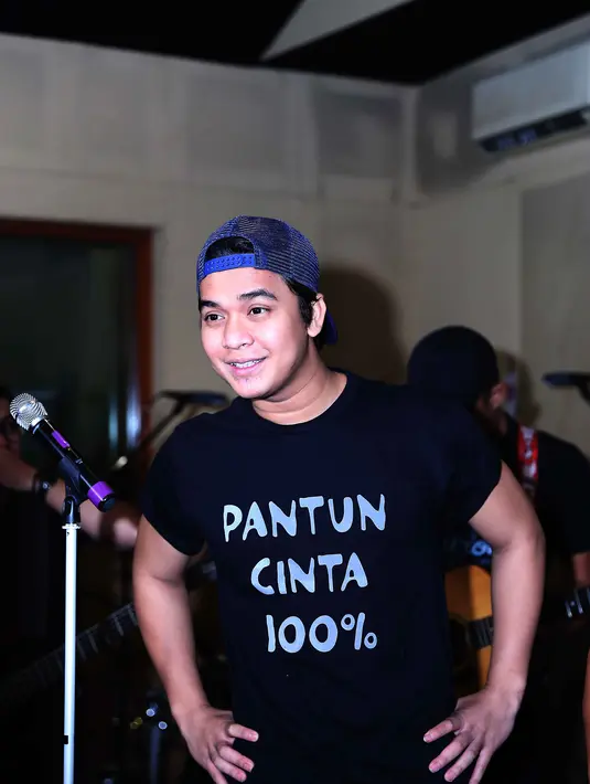 Pria kocak ini juga mengaku tidak merasa deg-degan karena persiapannya sudah matang, terlebih melihat respon penonton yang cukup antusias. Billy juga mengakui jika ia sudah sering latihan. (Nurwahyunan/Bintang.com)