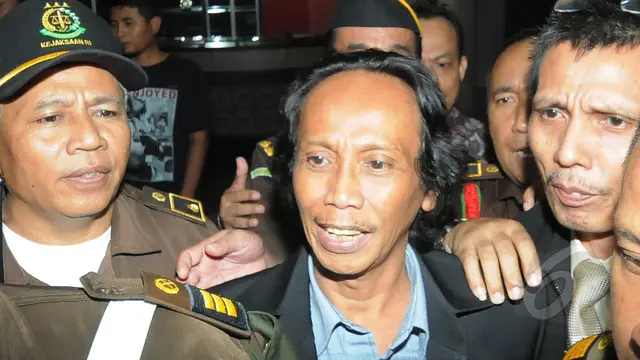 Ekspresi Mandra Saat Ditahan