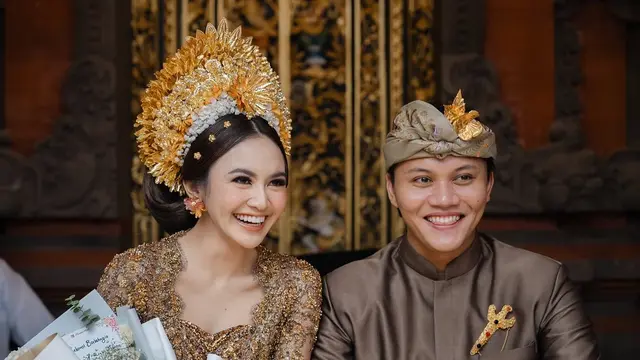 Akhirnya Terungkap, Intip 6 Potret Prewedding Rizky Febian dan Mahalini dalam Balutan Busana Adat Bali