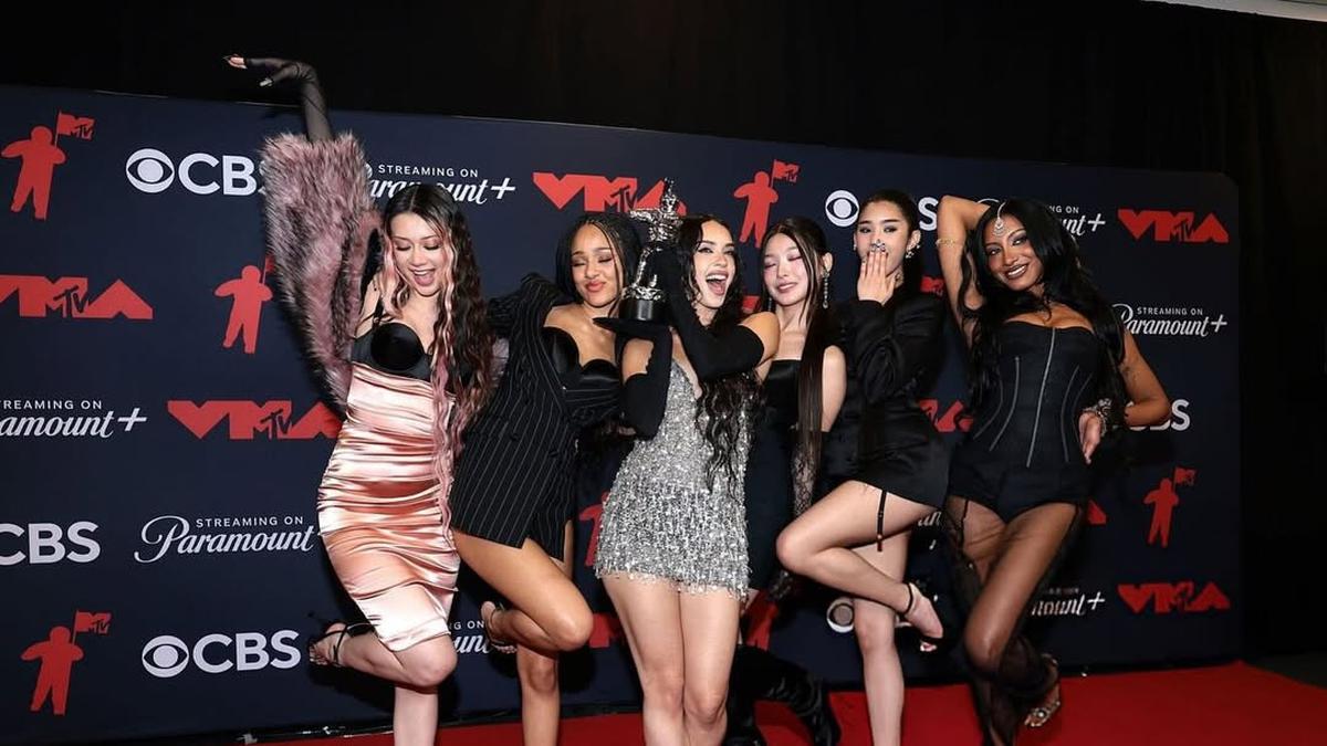 Menang Perdana di MTV VMA 2025, Gaya Edgy KATSEYE Jadi Sorotan