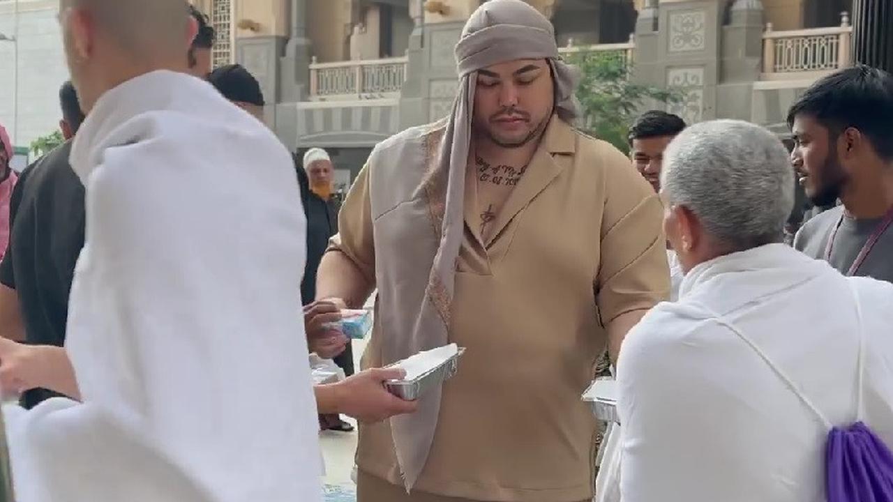Potret Ivan Gunawan Ajak Karyawan Ikut Umroh, Ungkap Sebagai Perjalanan Spiritual Penuh Berkah