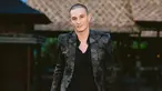 Hal ini menjadi gaya rambut baru Mike Lewis selama ia berkarier di Tanah Air. Seperti diketahui, ayah satu anak ini biasanya memotong rambutnya dengan style undercut yang cukup formal.
Namun, saat ini sepertinya Mike Lewis ingin tampil berbeda. (Liputan6.com/IG/@mike_lewis)