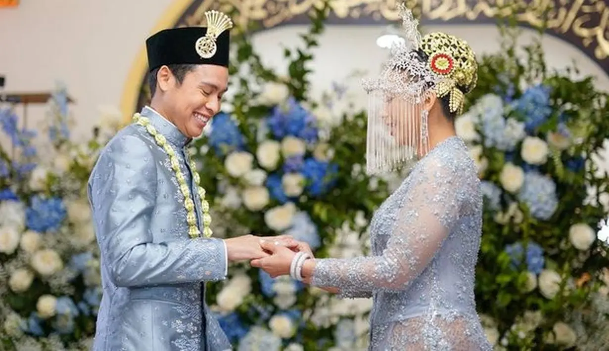 “Saya terima nikah dan kawinnya Anneesha Atheera Uno binti Sandiaga Uno dengan maskawin tersebut dibayar tunai,” kata Panji Bagas Dwiprakoso. [Instagram/sandiuno]