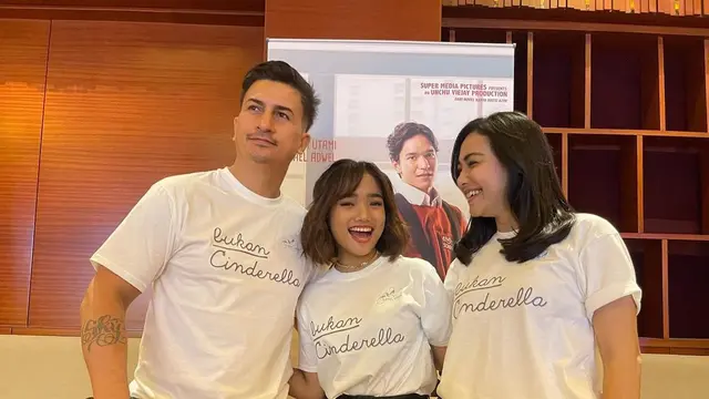 Fuji hadir dalam peluncuran trailer film Bukan Cinderella (Foto: Instagram @dealestari333)