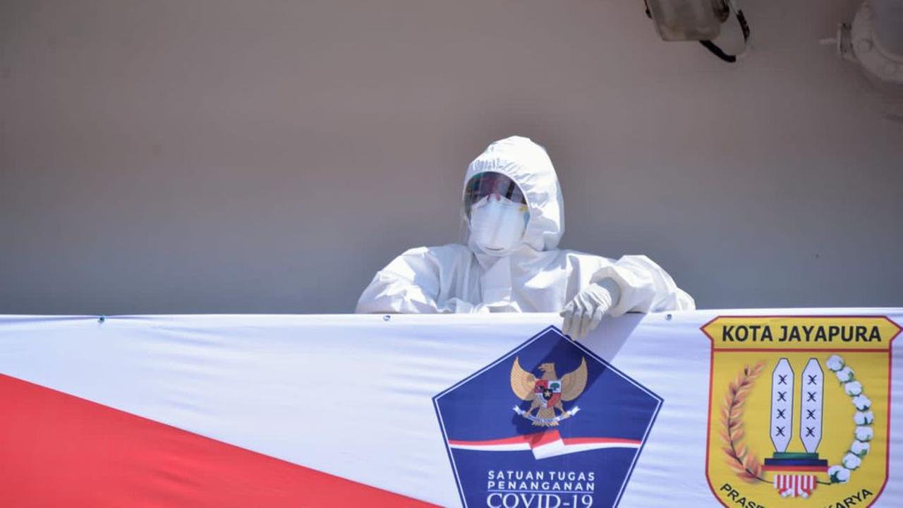 Isolasi terpusat (isoter) Terapung di KM Tidar yang bersandar di Pelabuhan Jayapura