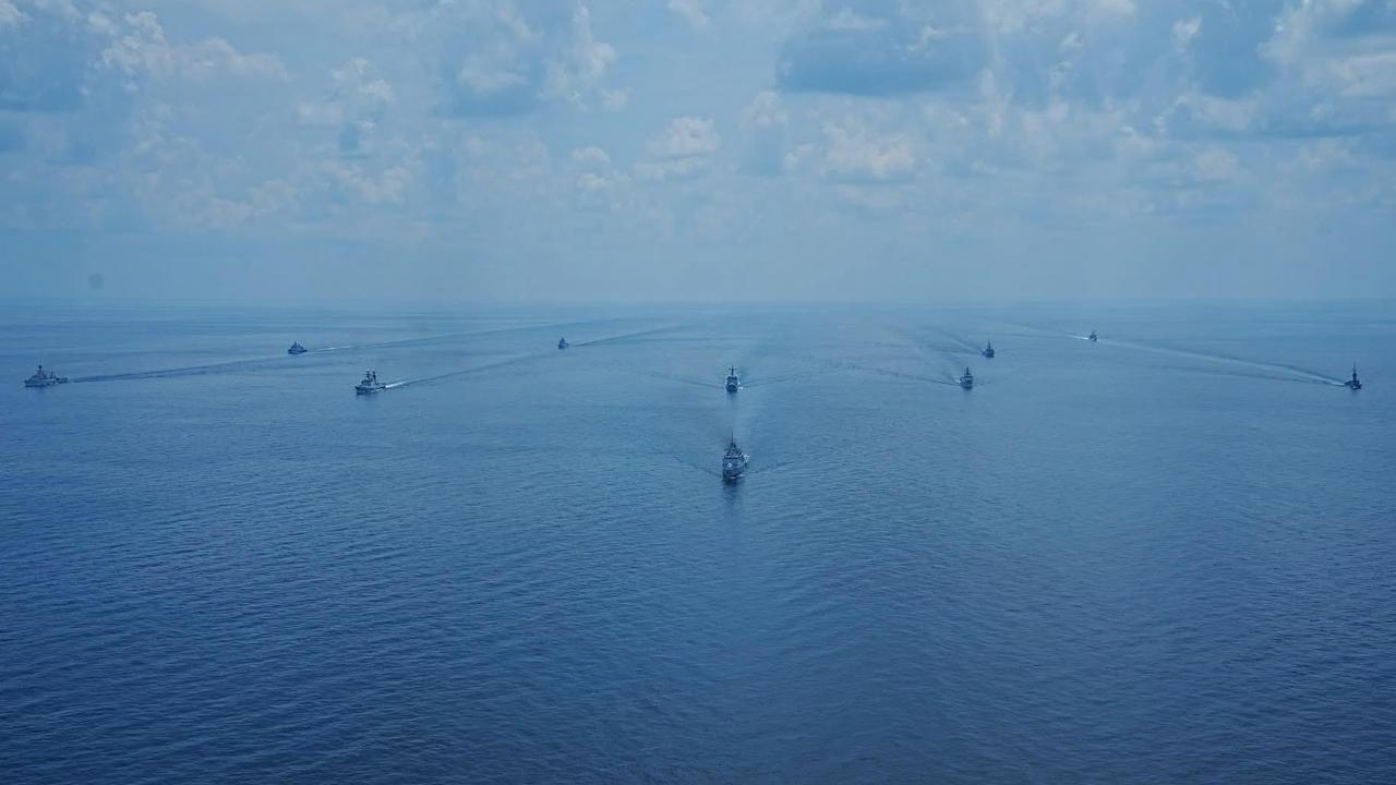 FOTO: Aksi KRI Bung Tomo dalam Latihan Laut AMNEX 2025