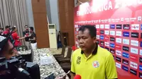 Pelatih Semen Padang, Syafrianto Rusli (istimewa).
