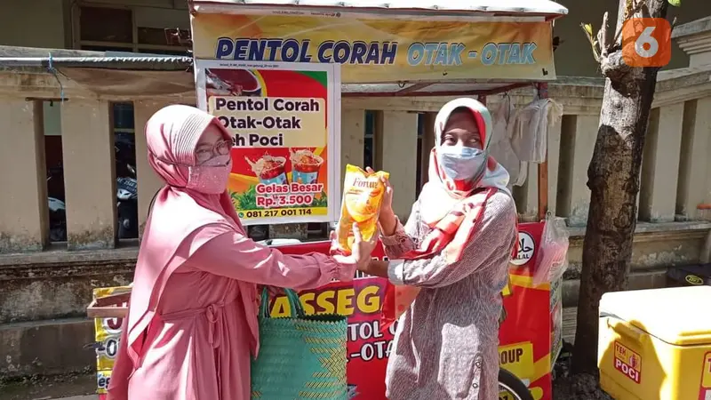 Rima Darma, IRT asal Madiun yang bagikan 1200 minyak goreng secar gratis (Liputan6.com/Istimewa)