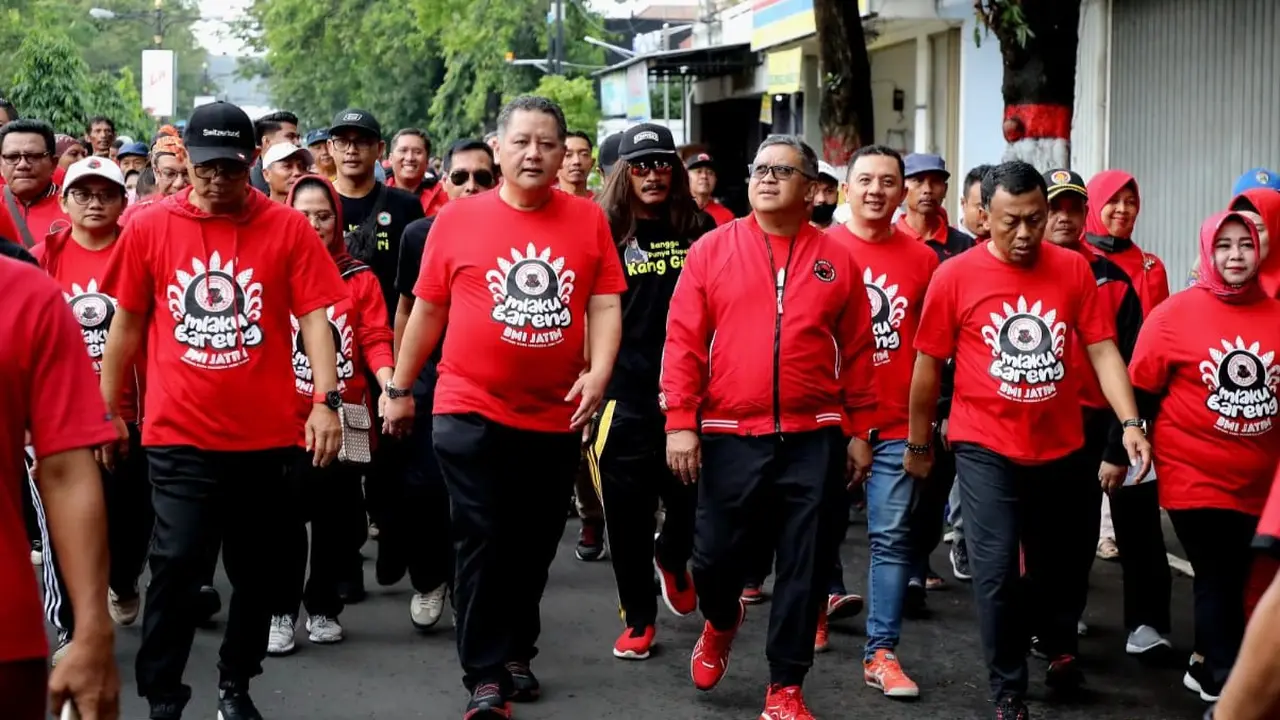 Sekretaris Jenderal DPP PDIP Hasto Kristiyanto bersama ribuan kader di Ponorogo, Jawa Timur.