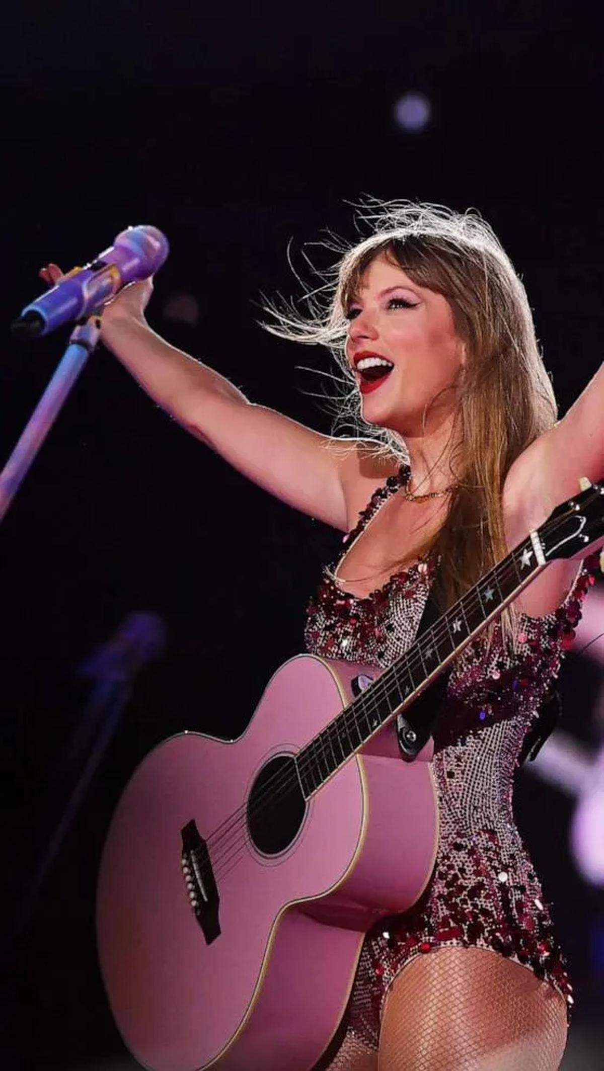 Momen Mesra di Konser dan Restu Ayah Swift