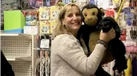 Filantropis asal New York, Amerika Serikat, Carol Suchman baru saja membeli seluruh mainan di sebuah toko.